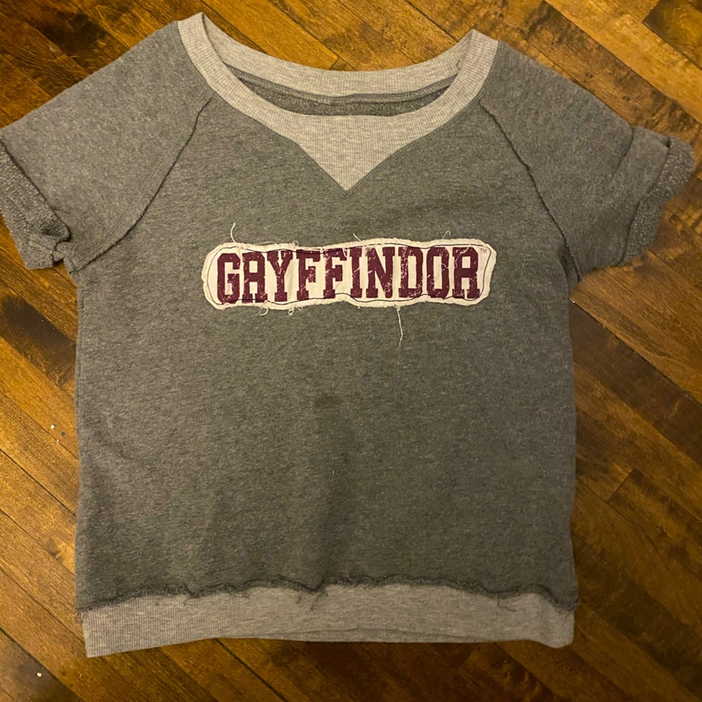 Gryffindor Heather Gray Crop Sweatshirt